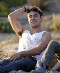 boyzoo:Zac Efron on set of ‘We Are Your Friends’