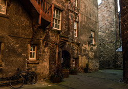lost-in-centuries-long-gone:  Riddle’s Court, Edinburgh by