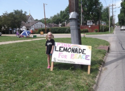 eloragrace:  buzzfeedlgbt:  5-year-old girl raises hundreds of