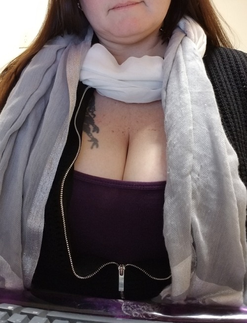 frenchiekisser:  Did someone say it’s Tuesday? Cuz they were bustin’ out!! #me #titsouttuesday