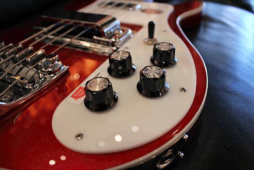 fuckyeabassguitar:  2012 Rickenbacker 4003 Ruby Red. Fuckin’.Sex.  Holy shit this thing is beautiful