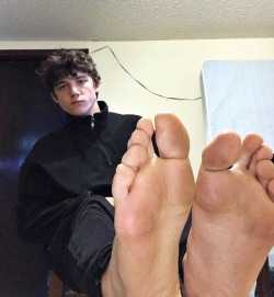 Hot Guys And Their Feet