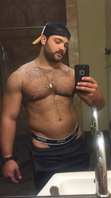 twobearstwojeeps:  Post chest workout pics from AG are the best.