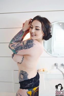 obsessedwithtattooedsluttybabes:  gamecat75:Reallifepirate Suicide