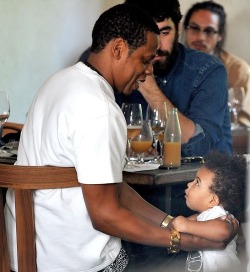 champagnexstrawberrykisses:  Blue Ivy looks like a mixture between