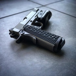 weaponslover:Badass - ©