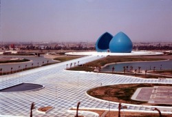 manifest05:  The Al-Shahid Monument in Baghdad by Wajdan Maher