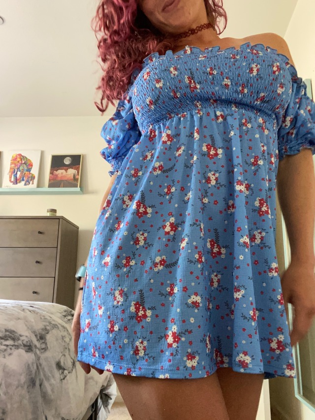damagedgirl87:Who wants to see what’s under the dress I’m