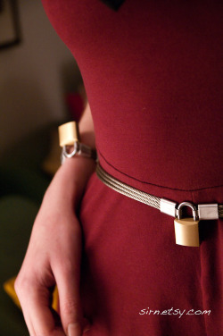 redath:  sirn-bondage:  Pet wearing the G1 waist belt and cuffs.