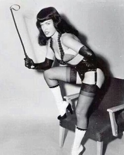 fear-and-loathing-in-latex:  Bad Bettie