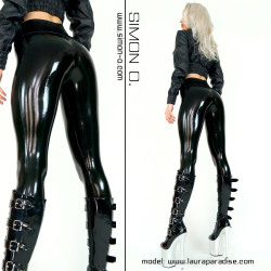 simono-latex:  https://www.simon-o.com/de/latex-damen/girls-express/duenne-latex-leggings-mit-hohen-bund