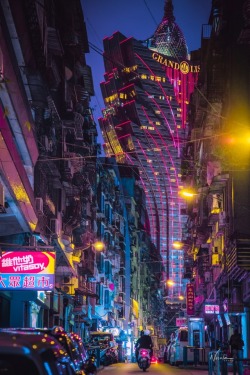 noealzii:  The Grand Lisboa, Macau www.instagram.com/noealzii