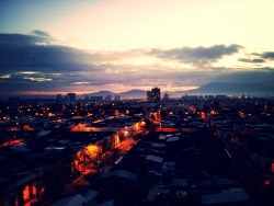 valeentontapez:Lindo atardecer, desde la terraza.