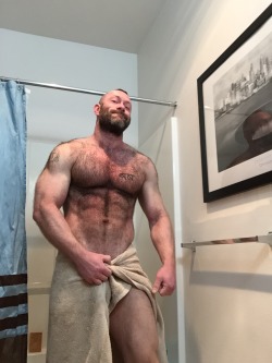 musclemountainlion:  Coug drying off