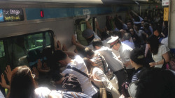  Japanese commuters push 32-ton train to free woman TOKYO Dozens