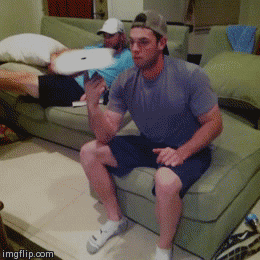 laughingstation:  megustamemes:  This guy can spin anything on