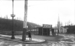 historicaltimes: Coca-Cola shack at the corner of Broadway and