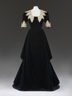 fripperiesandfobs:  Redfern evening dress ca. 1909 From the Victoria