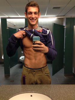 thingsthatexcite:Gorgeous  Jewish man with a hot body and perfect,