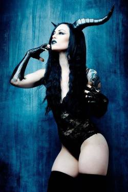 gothicandamazing:    Model,MUA,hair,styling : Official Sara RosePhoto: