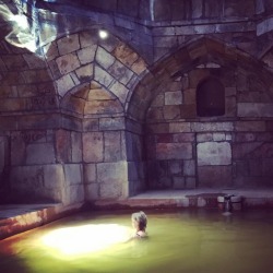 soakingspirit:  1001worldsA historical hot spring a 45-minute