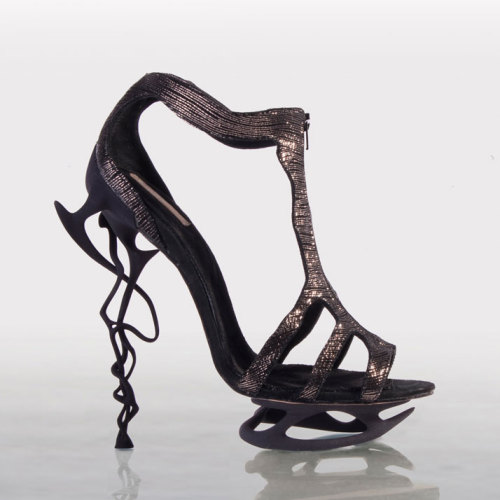 asylum-art:  Fantasy, Dystopia and Shoes by Anastasia Radevich A pair of shoes from Anastasia Radevich’s ‘Dreamfall’ collection in her studio. Courtesy of Anastasia Radevich. If there is any question whether fashion is an art form or not, the creations