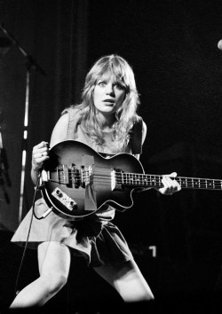 oldschoolcool: Tina Weymouth of the Talking Heads. 1980s