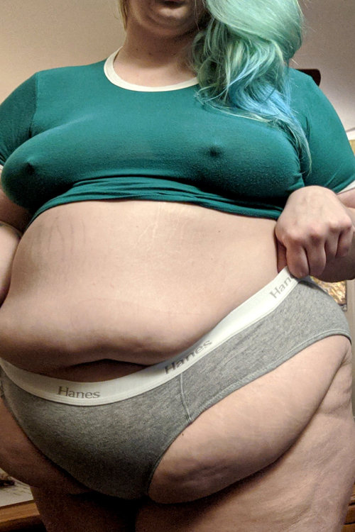 neptitudeplus:Panties never fit her shape: her upper belly always