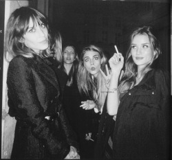 black-and-white-but-not-bland:  Alexa Chung, Cara Delevigne,