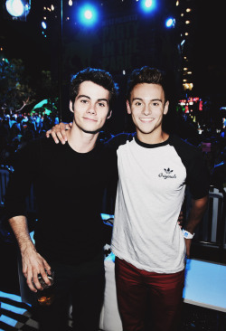 auras:  themanipcompany:  Tom Daley x Dylan O’Brien  dead 