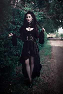 gothicandamazing:    Singer/model: EleinePhoto: GRANN PhotographyLacejacket:
