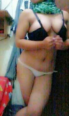 kamilnotty:  blenoks:  Iseng dikamar mandi  Stock buas 