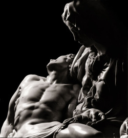 clipout:  Michelangelo Buonarroti’s “Pietà” in St. Peter’s