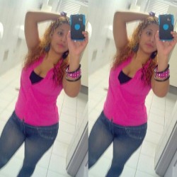 amore3mmy:  #MirrorMirror #fushia #jeanLeggin #black #motorola