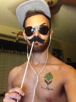 tinker-net:  justlearningasigo:  Bruh. Look at my sick ‘stache