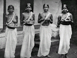 arjuna-vallabha:  Malayalee woman at temple c. 1915 
