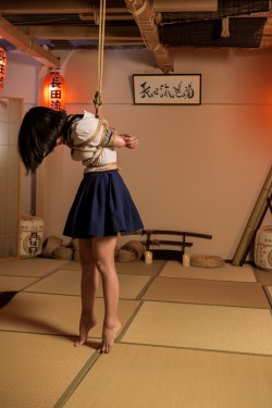 ropeandthings:  kissmedeadlydoll:  Chii @ Studio Six- ropes by