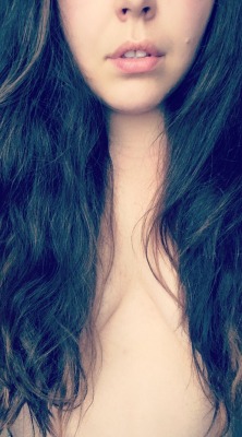 princesspeachesandcream:  my hairs are v. long these days. officially