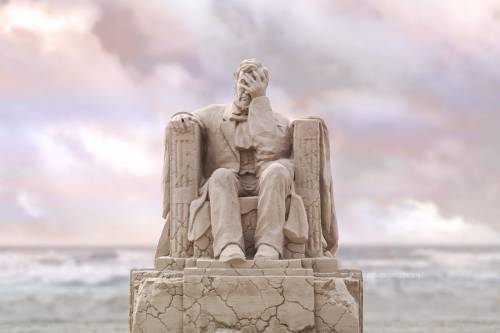 blondebrainpower:  Sand sculpture of the Abraham Lincoln  Liberty