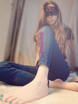 sexy-feet-babes:  💋👀