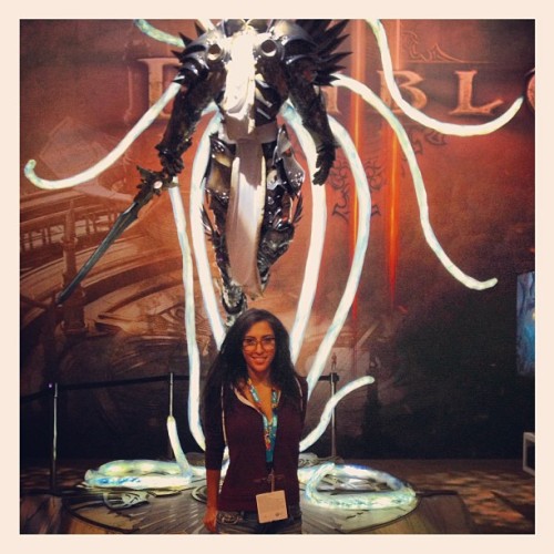 Promo babe didn’t know how to take a good photo. #headless #diablo3 (at E3)