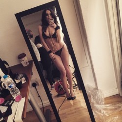 instagramrs:  “#mirrorselfie” by @missemmaglover