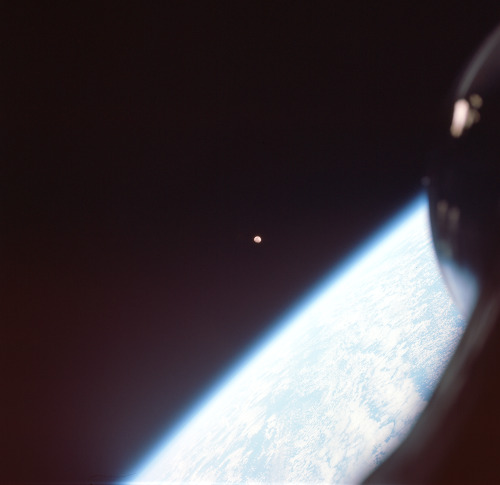 humanoidhistory:Earth and Moon, as seen from the Gemini 7 capsule