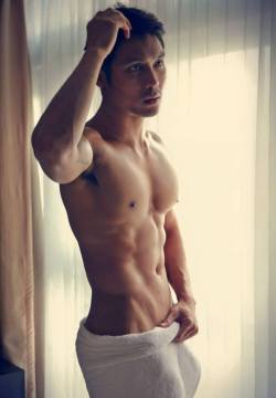 evianguy:  Hawt Asian Stud!