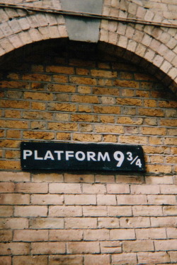 r2–d2:    platform 9 3/4 by (pennylaner)  