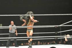 rwfan11:  …Seth’s booty in the air!