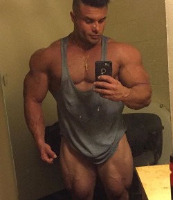 musclegodselfies:Tony Searle