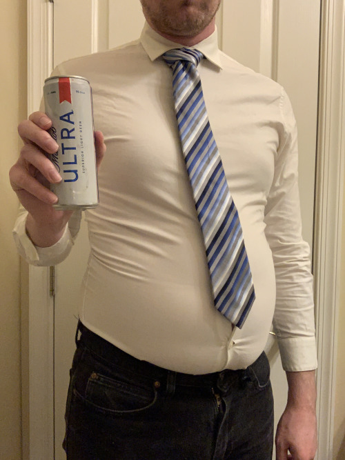 twink-gone-thicc:  Can’t resist grabbing a beer with coworkers,