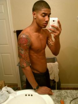 its-dori:  shortykm:  youknowyouwantsit:  sharpiestip:  www.sharpiestip.tumblr.com  He is so sexy!   I jus got horny  www.its-Dori.tumblr.com