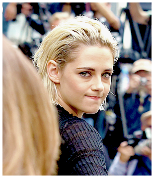 Kristen stewart at Jodie Foster’s Walk of Fame Ceremony (may 4, 2016)
